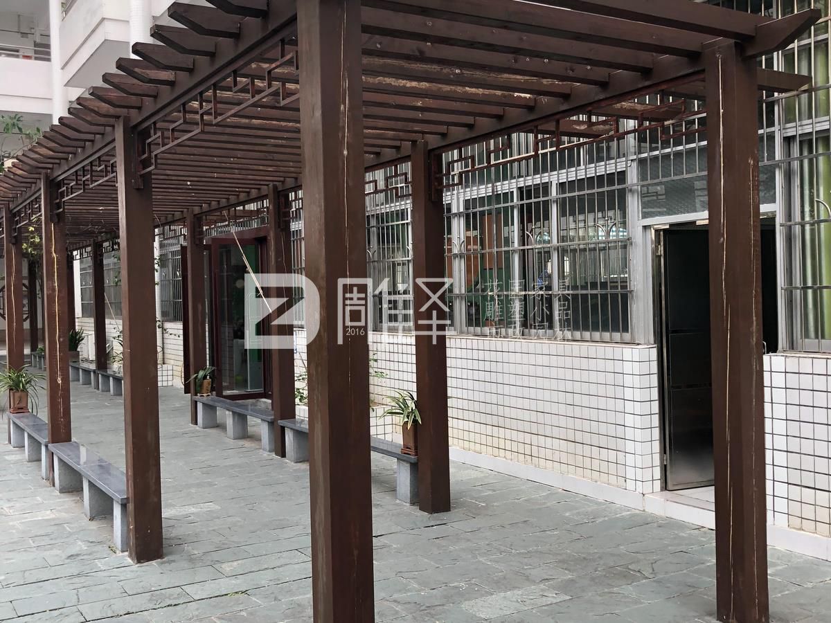 广东广州番禺市桥实验小学户外实木廊架
