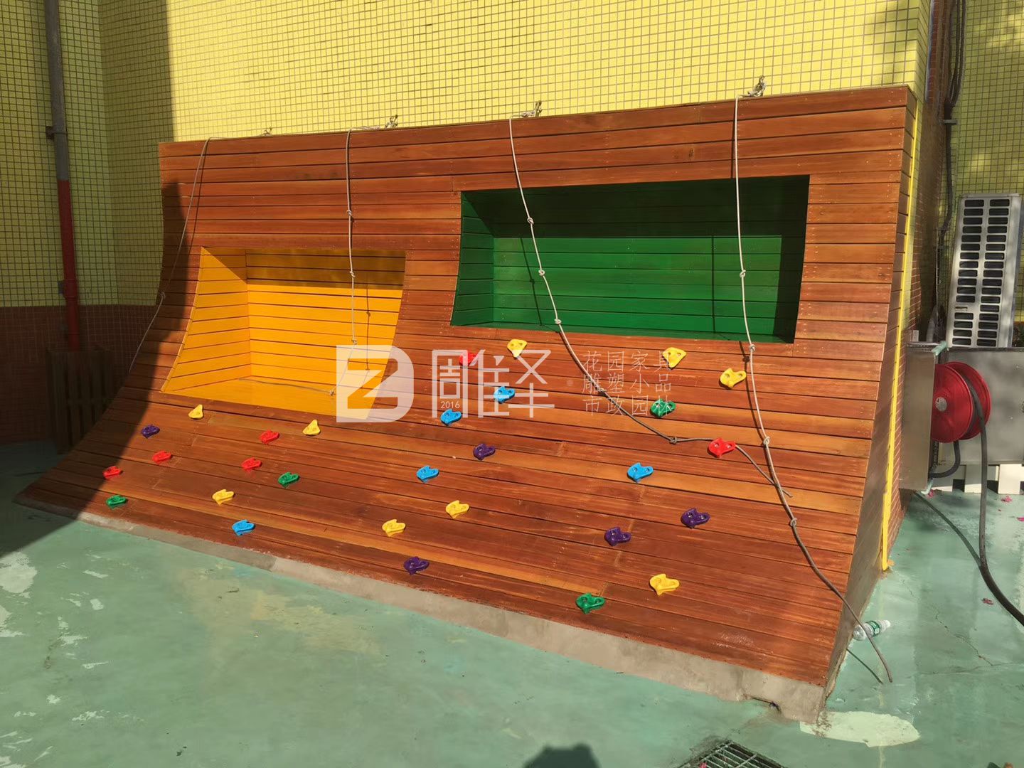 广州黄埔育蕾幼儿园游乐设施钢结构实木制作